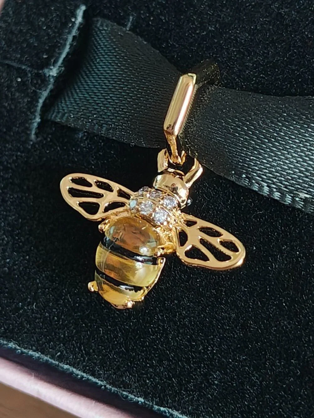 Authentic Pandora Gold Sparkling Bee Dangle Charm – 762672C01 14K Gold-Plated - Picture 4 of 13